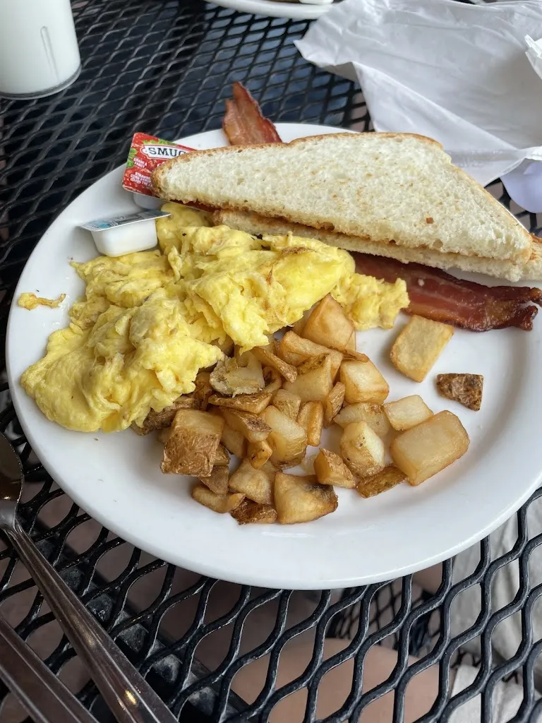 Alejandra Valadez_Tina's Cafe_Ruidoso, NM_review