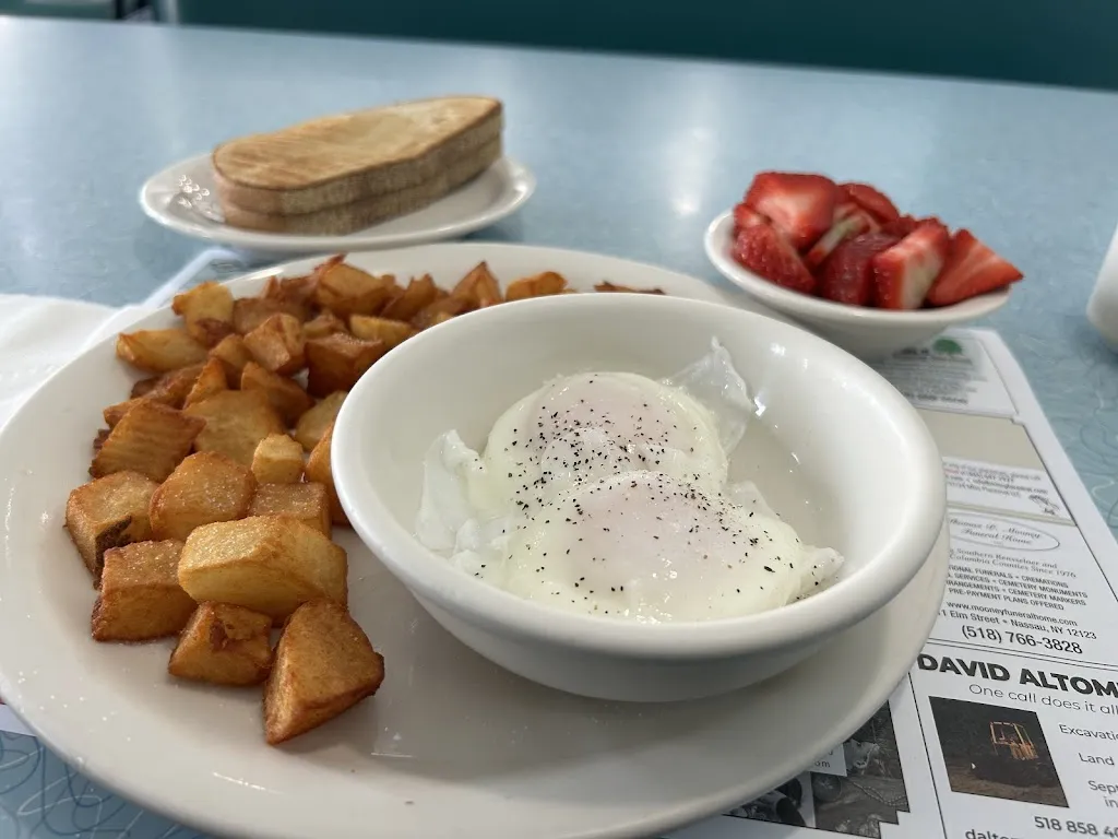 Michelle Locke_Schodack Diner_Castleton-On-Hudson, NY_review