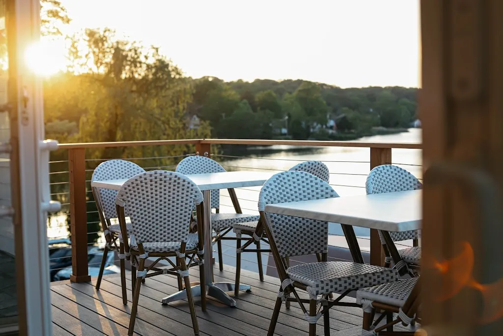 Mill Pond Steak & Seafood restaurant à Centerport, NY