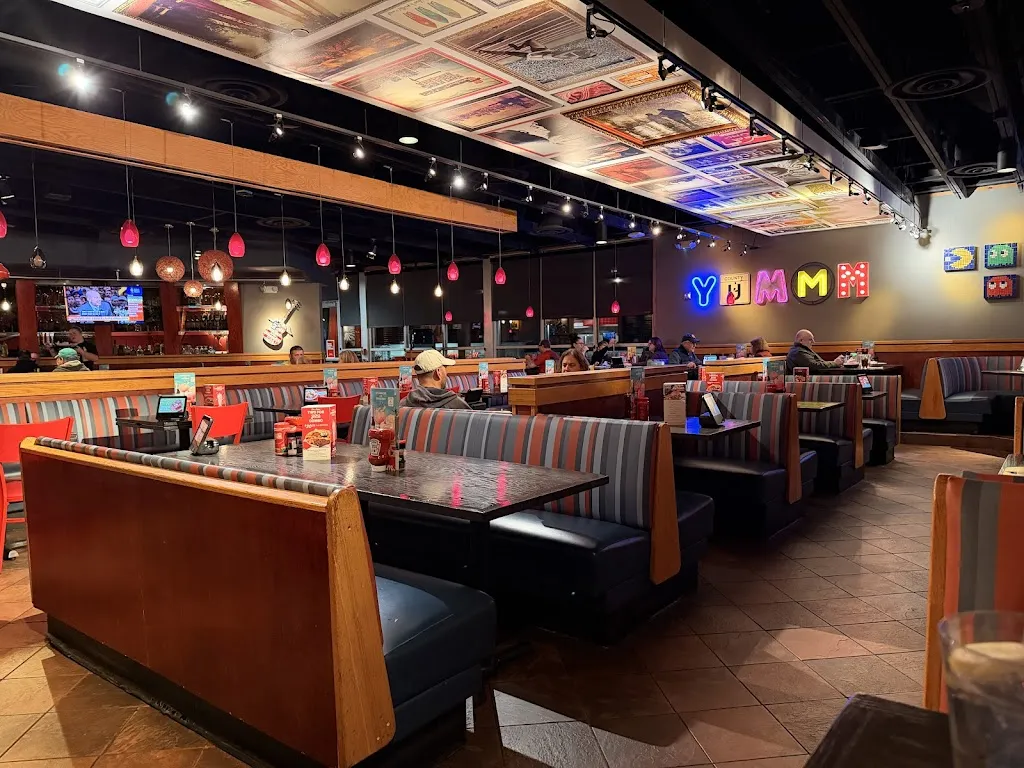 Red Robin Gourmet Burgers and Brews_Latham, NY_slider_immagine_3