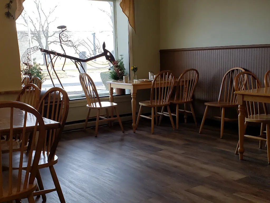 Cory Laws_Villa Coffee House_Lewiston, NY_reseña