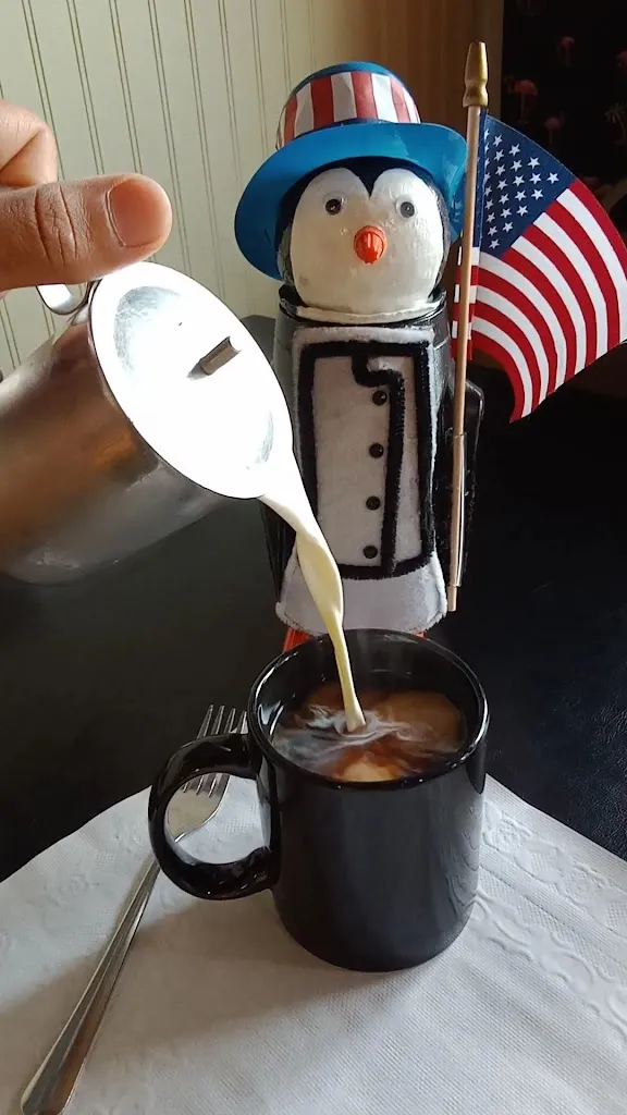 Patriot The Penguin (Bottlesgonewild)_Hill-vue_Lewiston, NY_review
