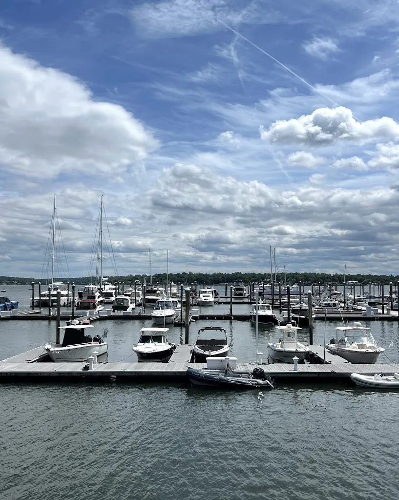 GrAcIE W_Butler's Flat Clam Shack_Port Washington, NY_review