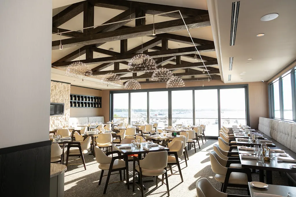 Louie's Prime Steak & Seafood restaurante en Port Washington, NY