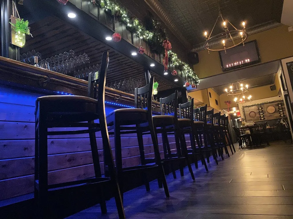 Off The Brook | Bistro & Cocktails restaurant in Merrick, NY
