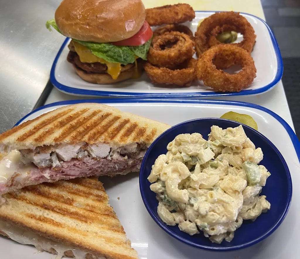 Kris’ Mid City Tavern_Menands, NY_slider_immagine_2