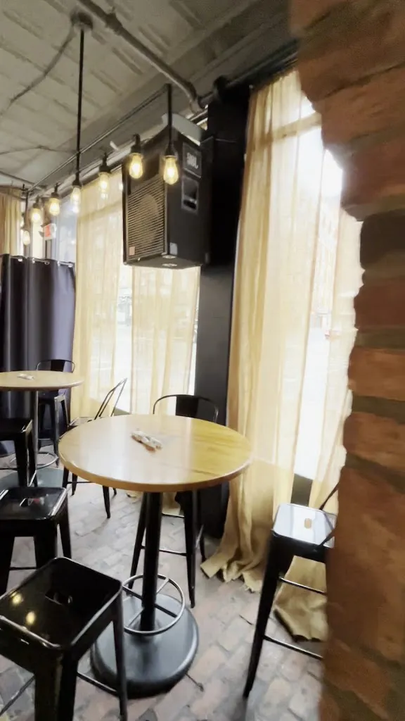 The Hollow Bar + Kitchen_Albany, NY_slider_immagine_2