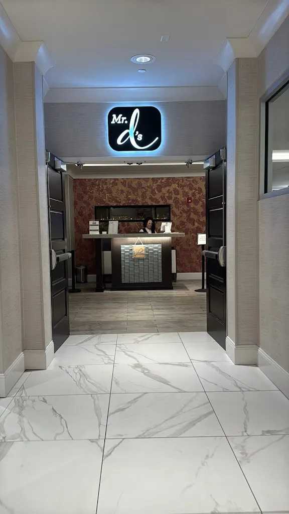 Michael Delgado_Mr. D's Restaurant & Lounge_660 Albany Shaker Rd, Albany_review