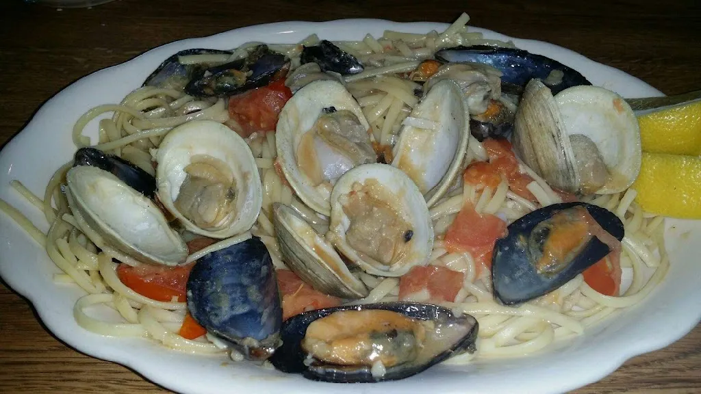 Beverly McArthur_Northern Pier Bar & Grill_Olcott, NY_review