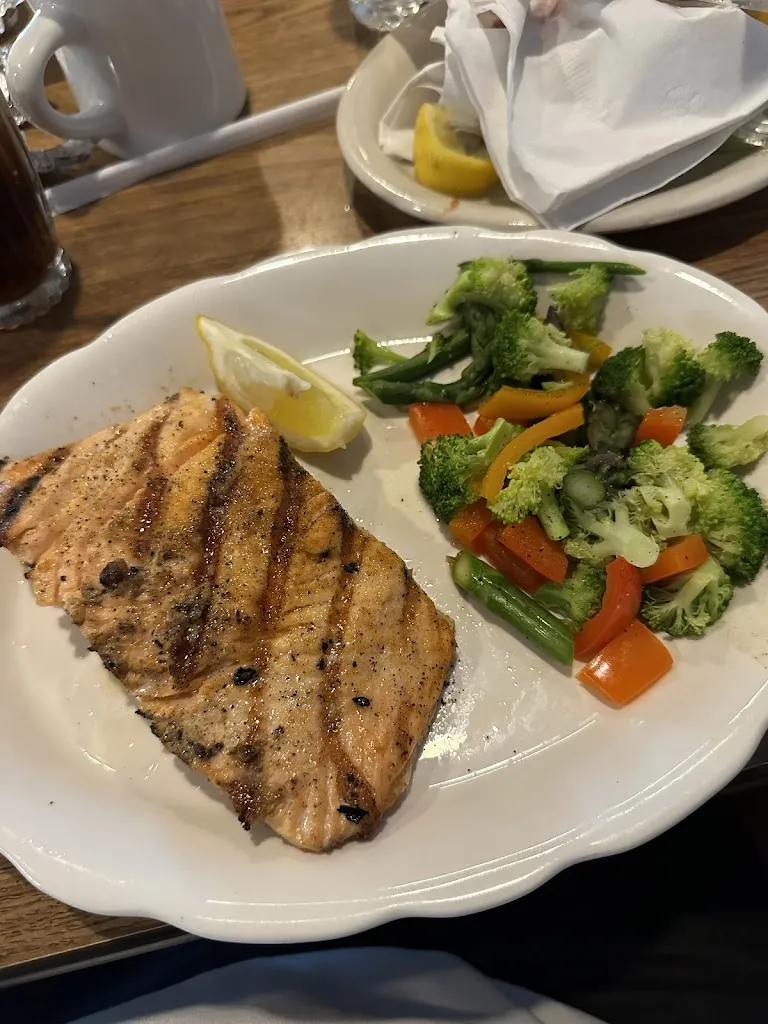 Northern Pier Bar & Grill restaurant in Olcott, NY