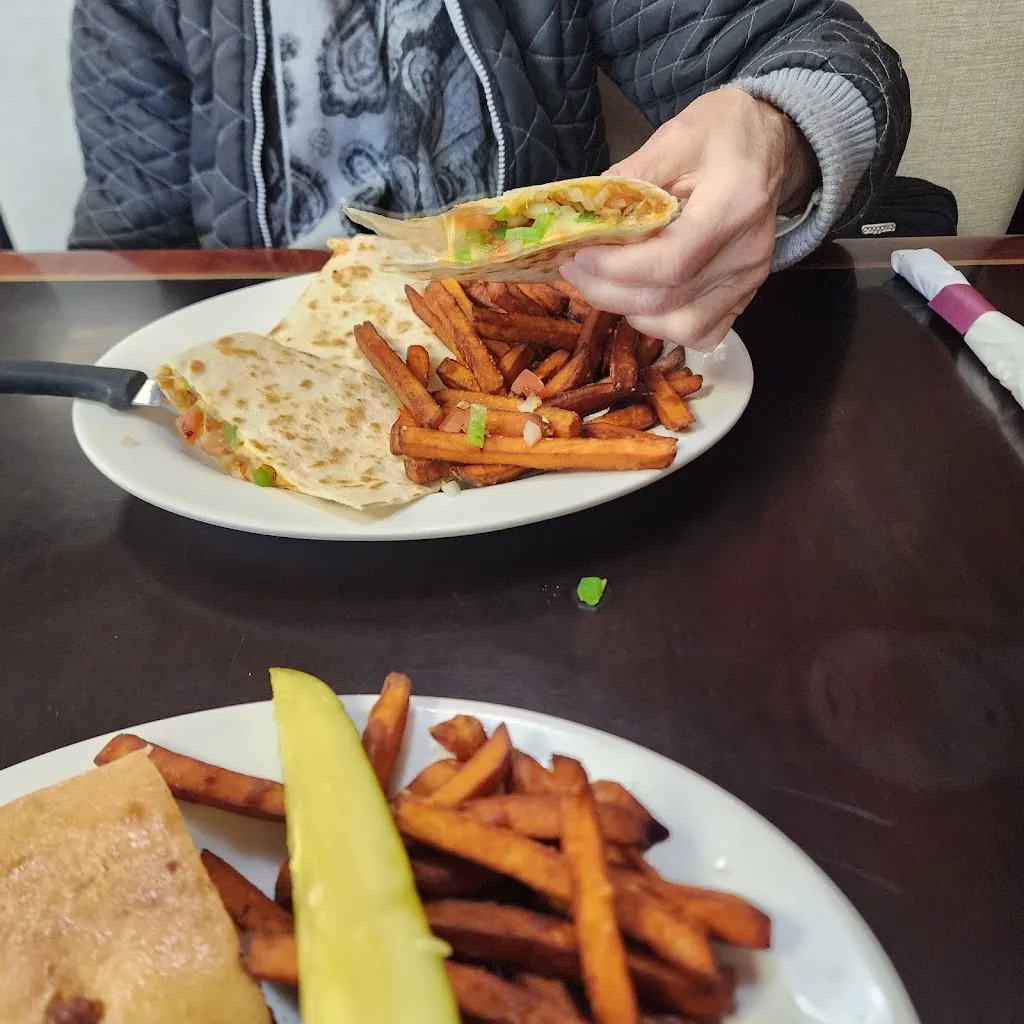 Tracy Kral_Hogan's Diner_Orangeburg, NY_review