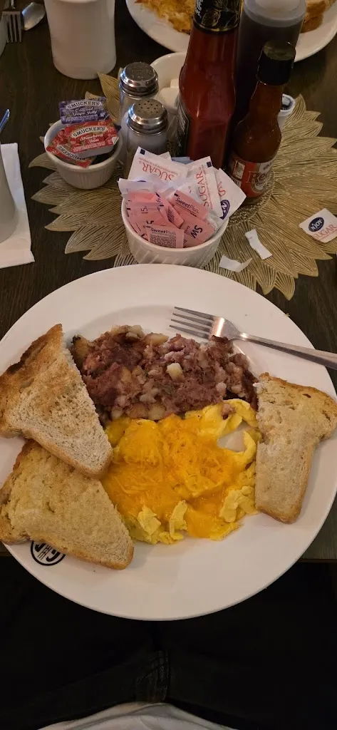 Jordaine Probst_Maryann's Country Time Cafe_Phoenix, NY_review