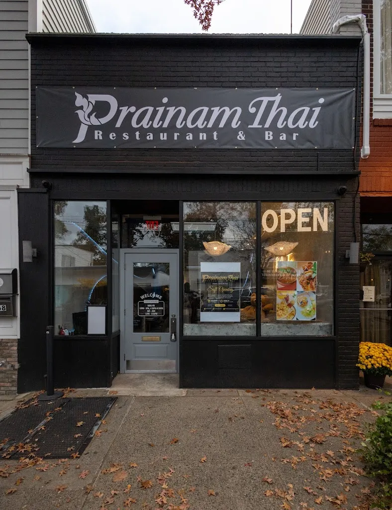 Prainam Thai Restaurant & Bar restaurante en Port Washington, NY