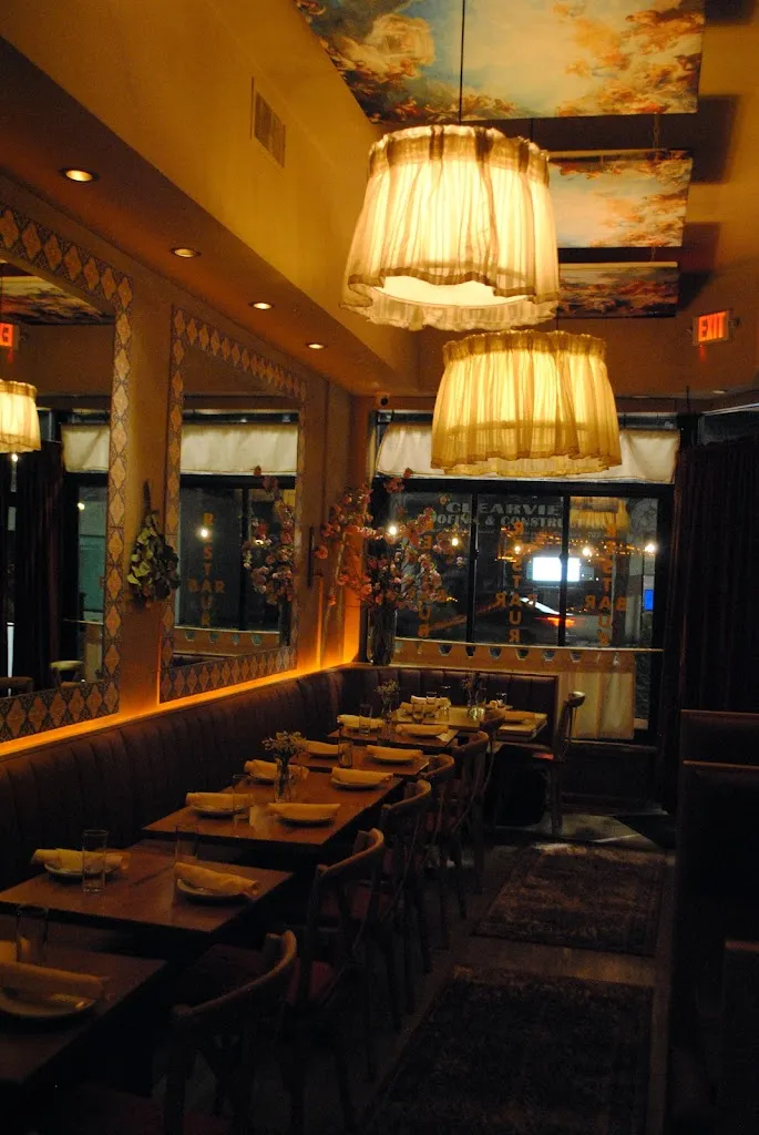 Flora’s Wine Bar & Restaurant_Port Washington, NY_slider_imagen_1