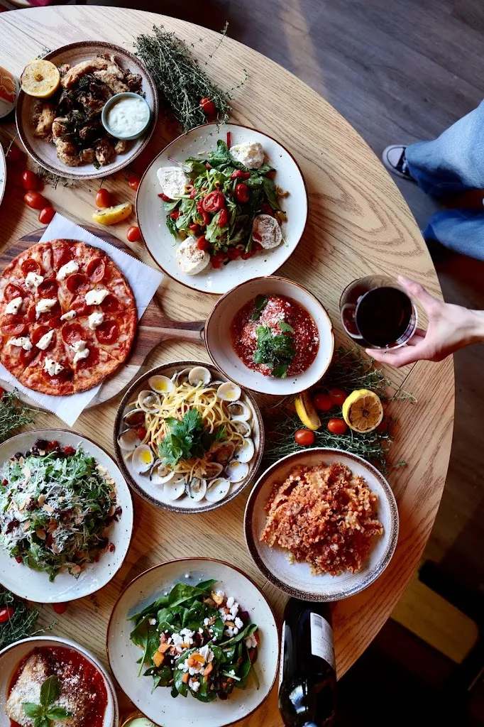 Flora’s Wine Bar & Restaurant_Port Washington, NY_slider_imagen_2