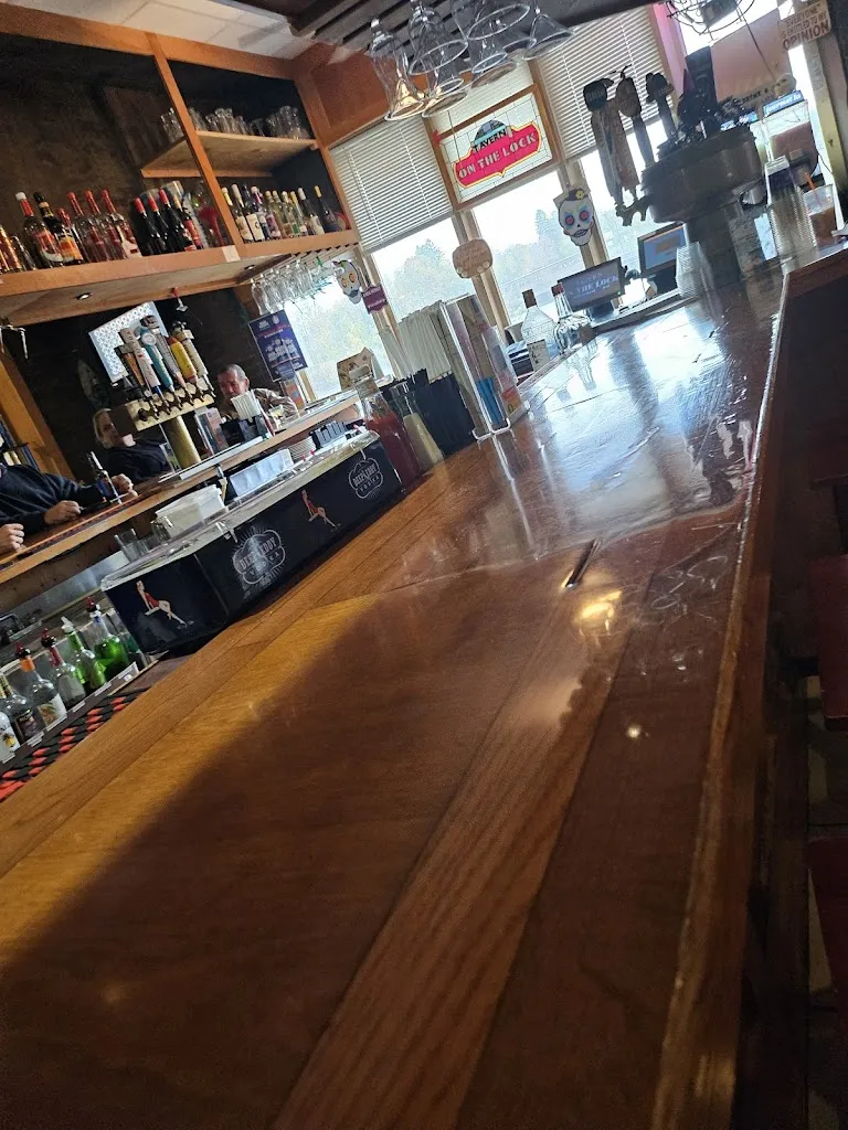 Jennifer Dorman_Tavern On the Lock_Fulton, NY_review