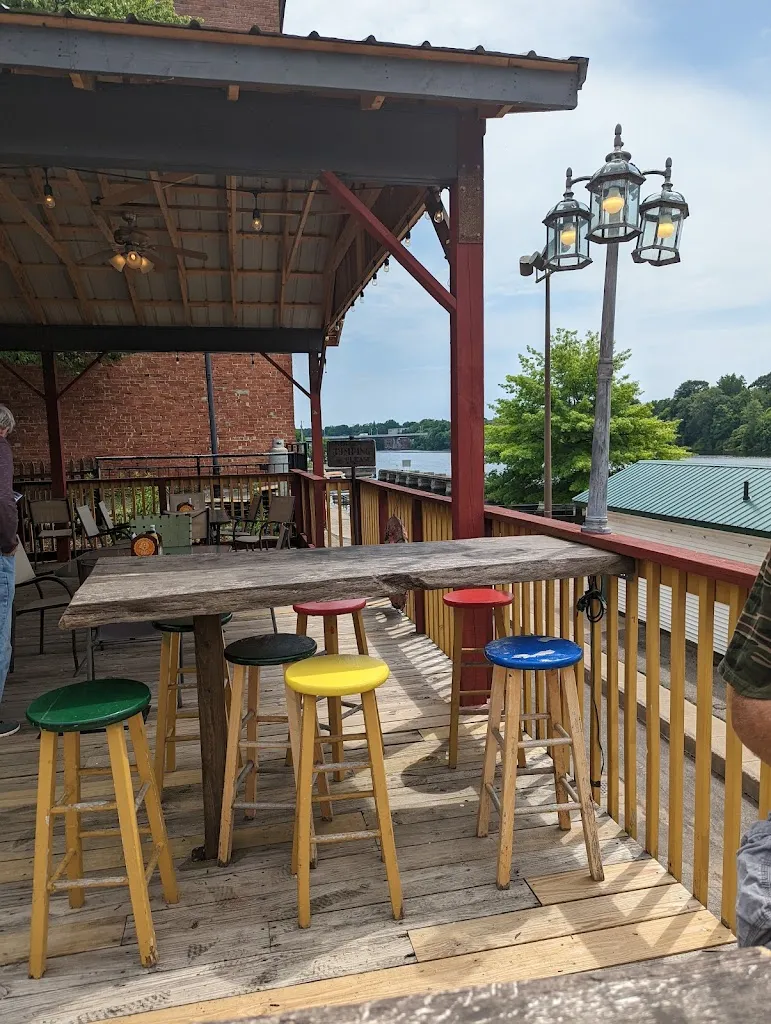 Tavern On the Lock restaurant in Fulton, NY