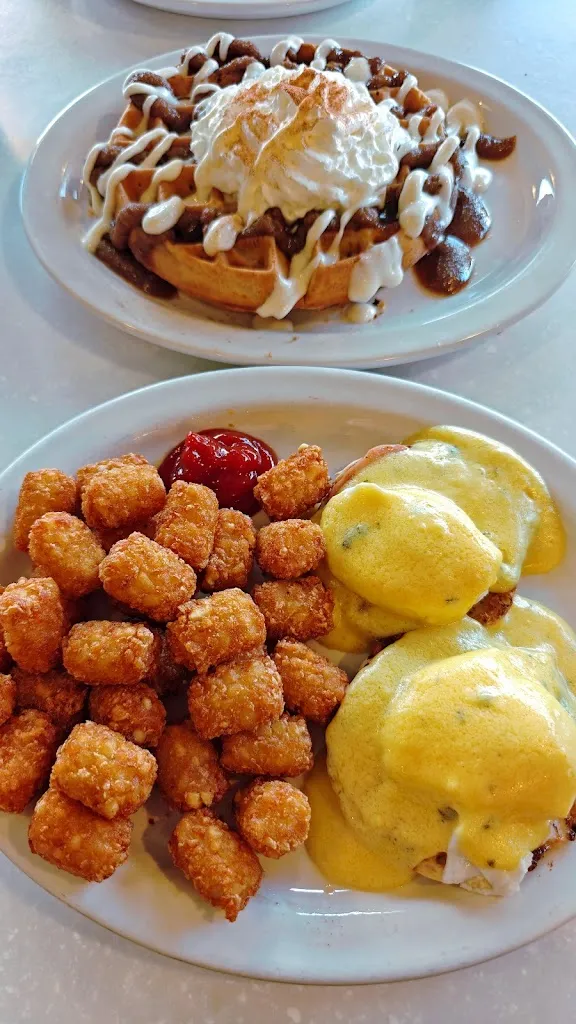 Raven Ashlee_Mimi's Drive-In_Fulton, NY_review