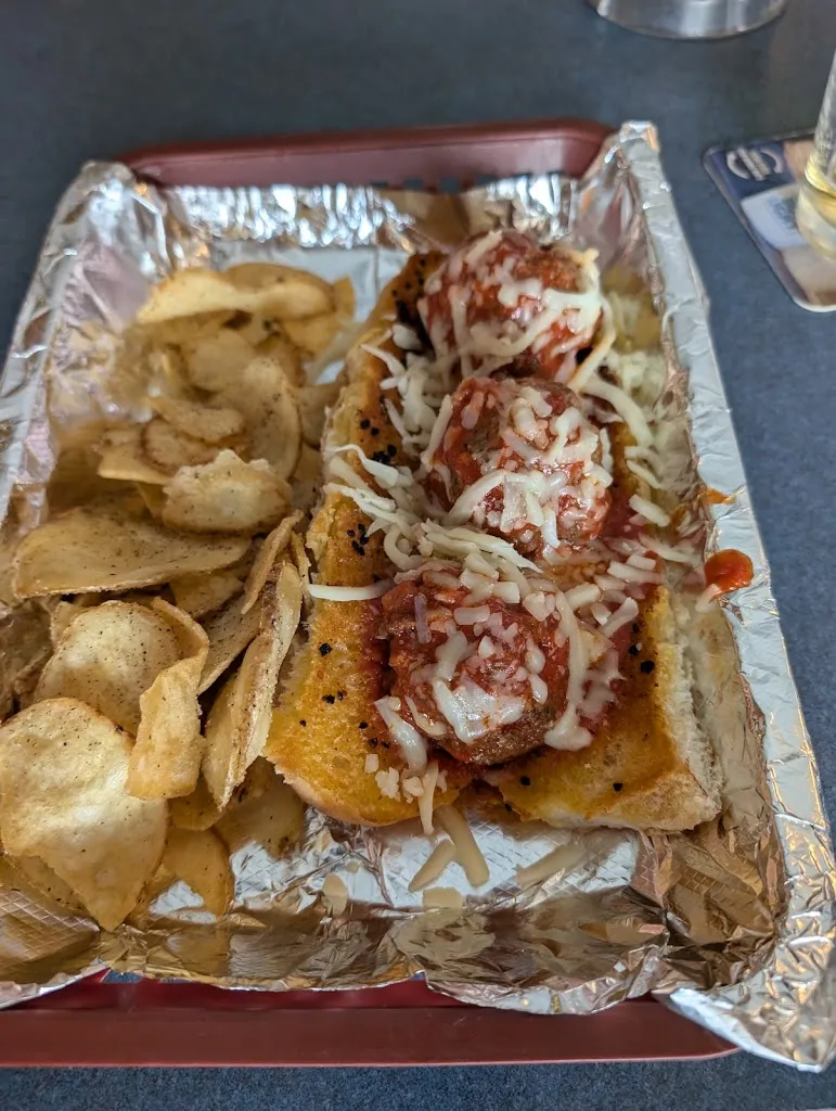Muskies Sports Bar & Grill_Fulton, NY_slider_image_2