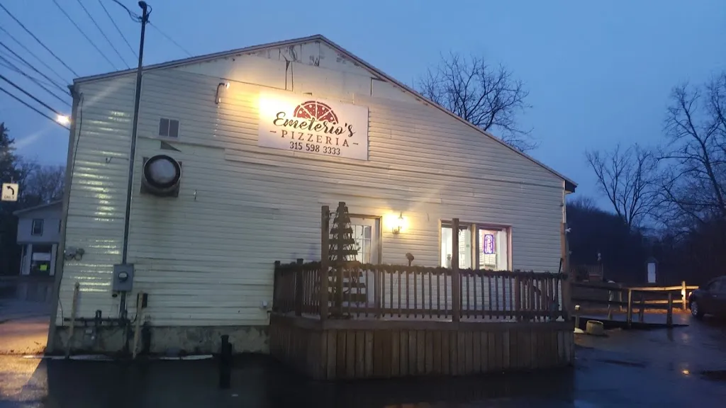 Emeterio's Pizzeria restaurant in Fulton, NY