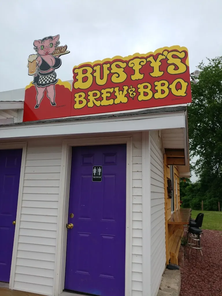 BUSTY'S BREW & BBQ restaurante en Whitehall, NY