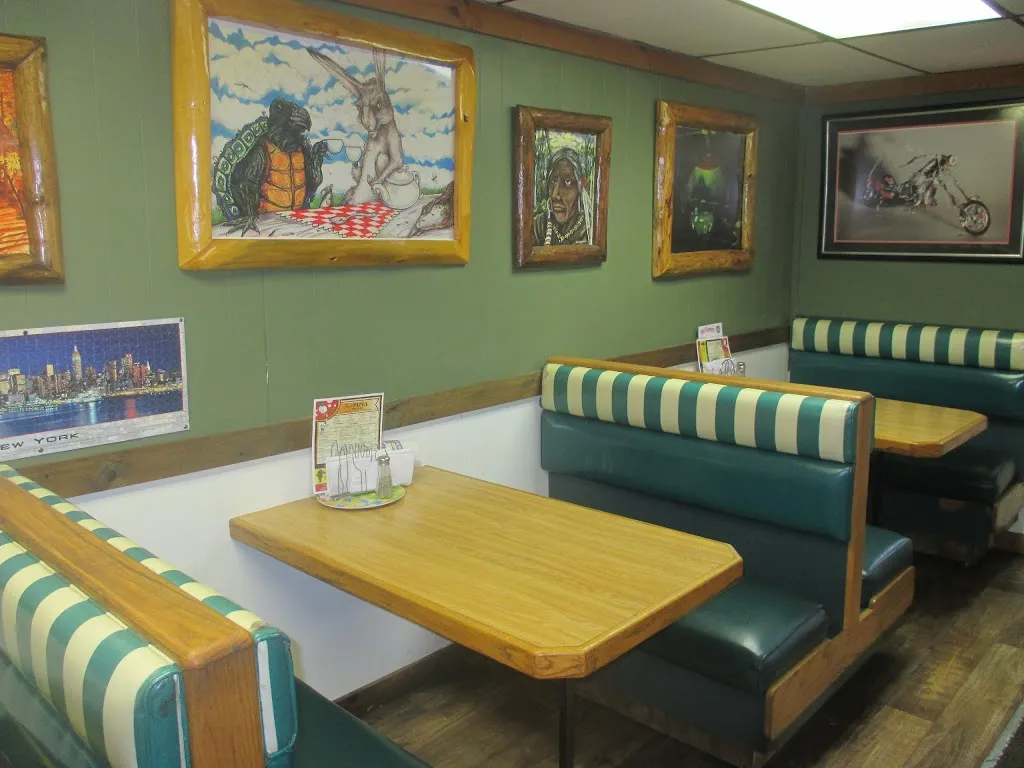 Joe's Pizza, Bigfoot Wine and Liquor restaurante en Whitehall, NY