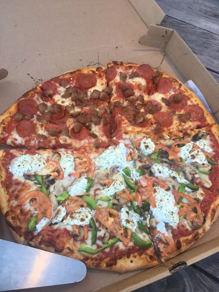 Joe's Pizza, Bigfoot Wine and Liquor_Whitehall, NY_slider_imagen_3