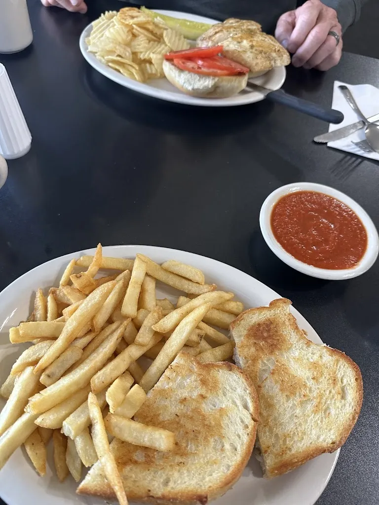 Pamela Deal_Youngstown Village Diner_Youngstown, NY_reseña