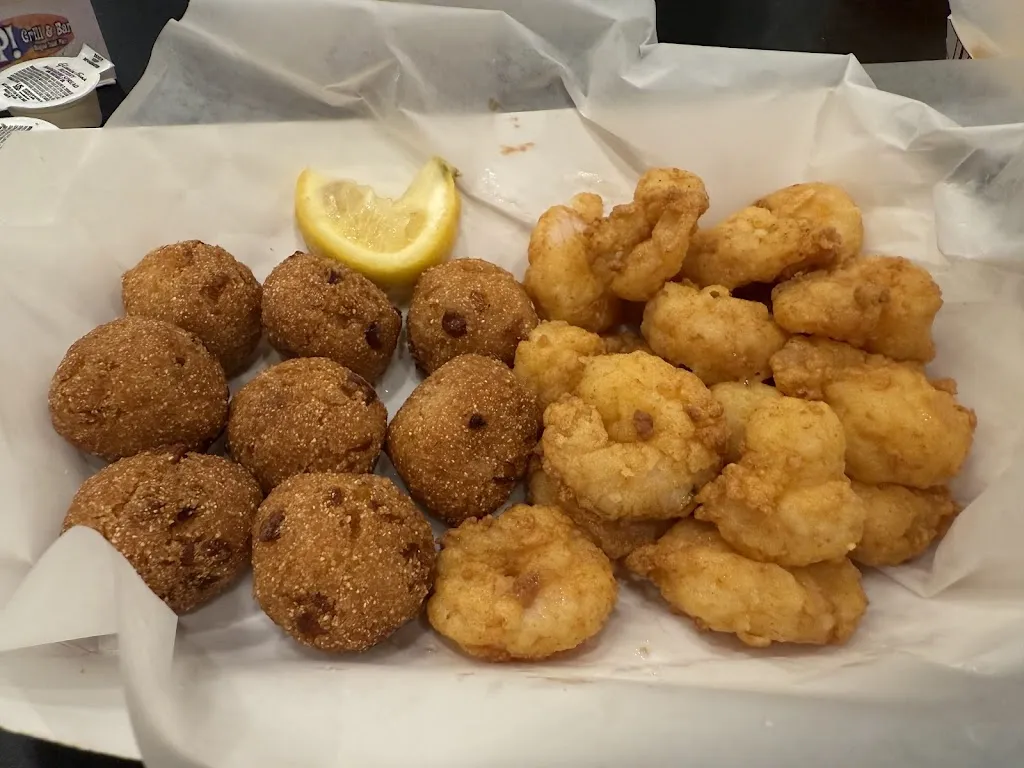 Jennifer Jones_Surf's Up Grill & Bar_Emerald Isle, NC_recensione