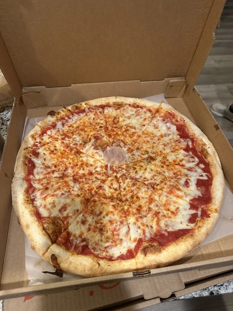 Theresa Perez_Lazzara's Pizza & Subs_Emerald Isle, NC_reseña