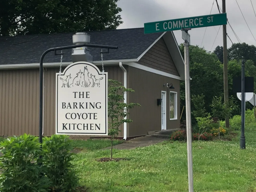 The Barking Coyote Kitchen_Elkin, NC_slider_bild_3