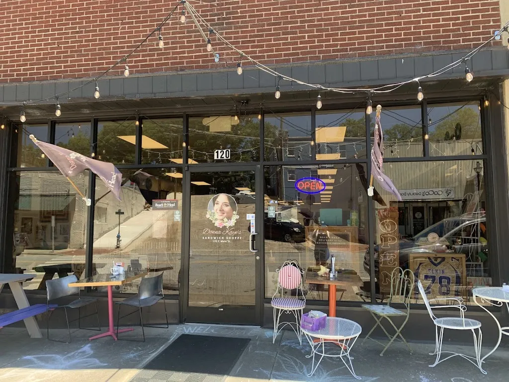 Donna Kaye's Sandwich Shoppe restaurant in 120 E Main St, Elkin