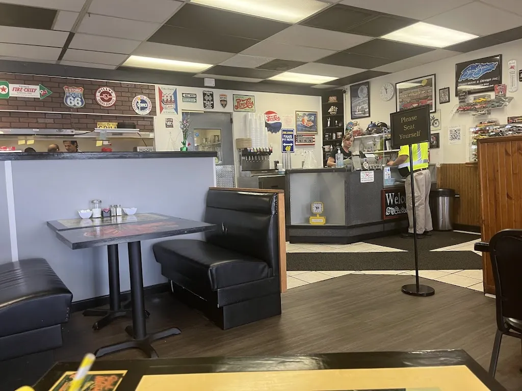 Louis' Grille restaurante en Harrisburg, NC