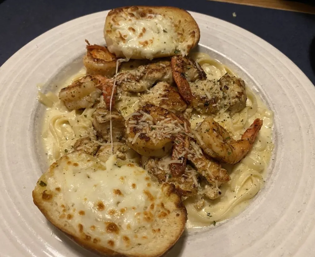 Shirley Allen_Captain Steve's Family Seafood Restaurant_Harrisburg, NC_reseña