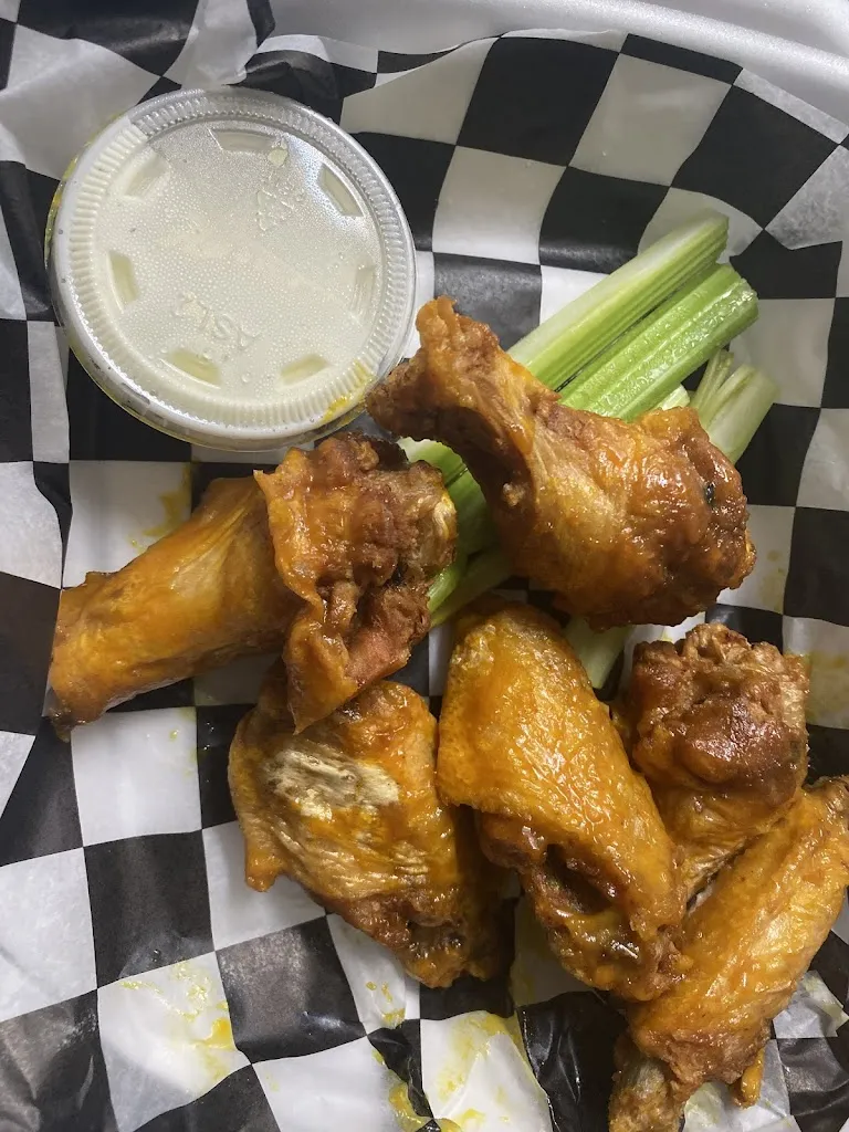 Three Monkeys Tavern and Grill_Harrisburg, NC_slider_imagen_2