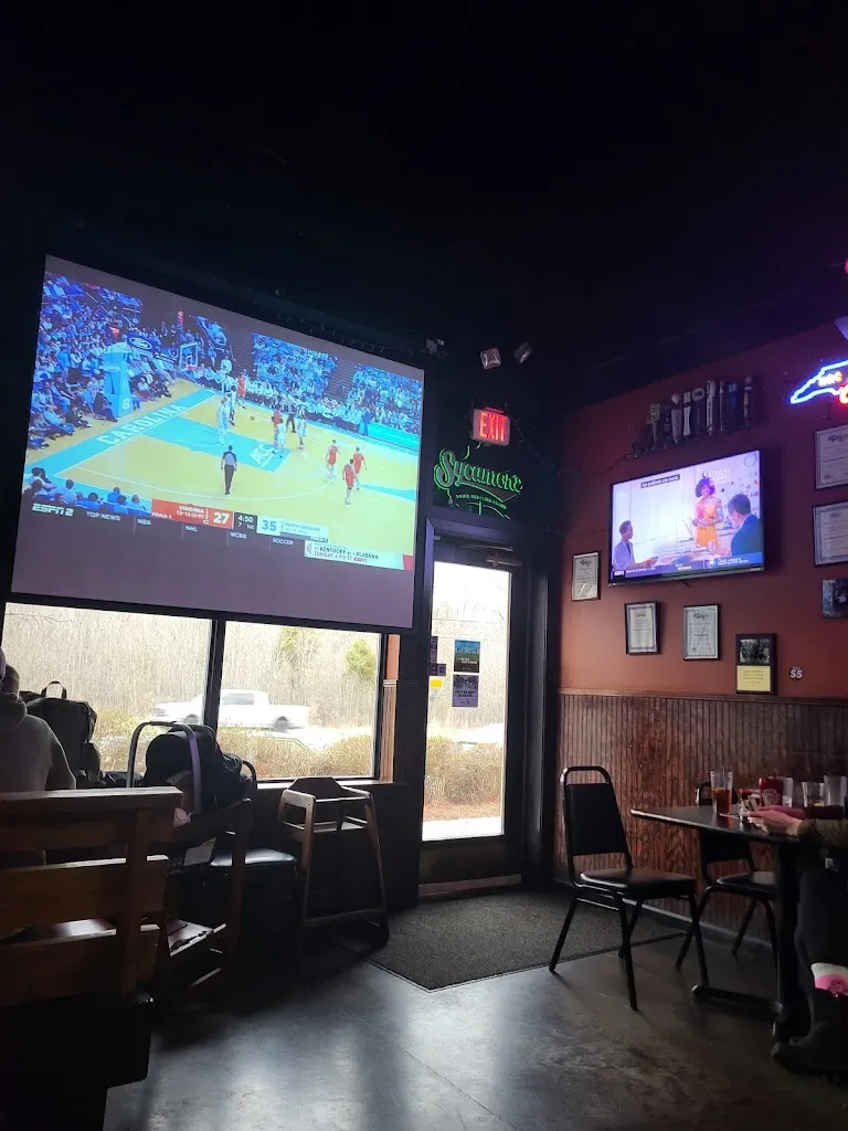 Three Monkeys Tavern and Grill_Harrisburg, NC_slider_imagen_3