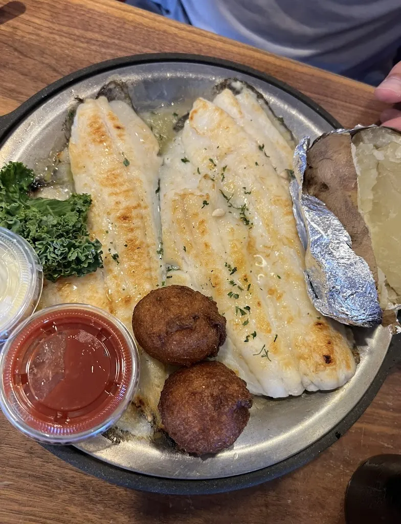 Tricia Caponera_Henry's Restaurant_Kill Devil Hills, NC_review