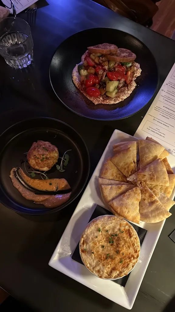 Erin Baker_Table 9 Seafood Restaurant_Atlantic Beach, NC_review