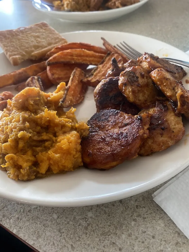Citra Simms_MyJnlle’Z Delicatessen_Princeville, NC_review