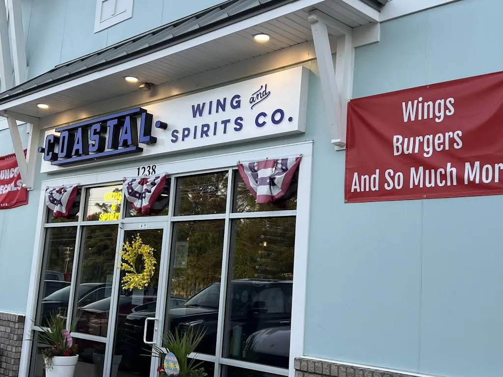 Coastal Wing and Spirits Co. Sneads Ferry restaurant à Sneads Ferry, NC