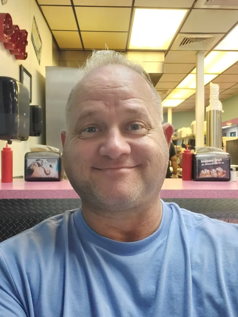 Vernon Everette_Hwy 55 Burgers Shakes & Fries_Tarboro, NC_review