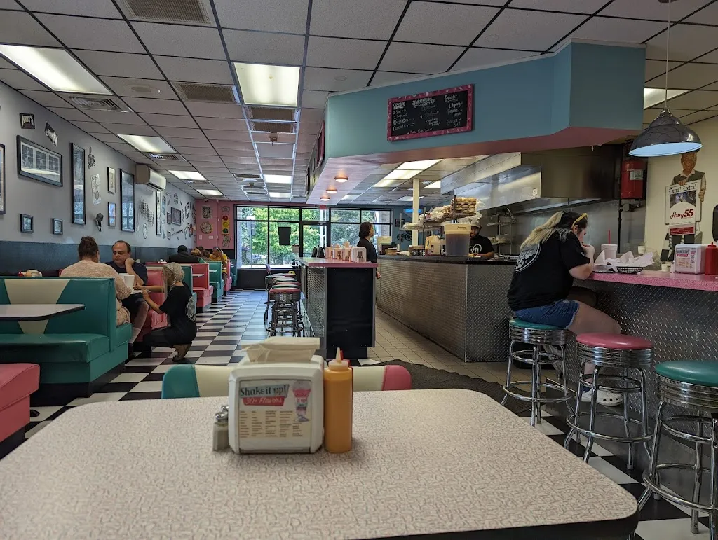 Hwy 55 Burgers Shakes & Fries_Tarboro, NC_slider_imagen_1