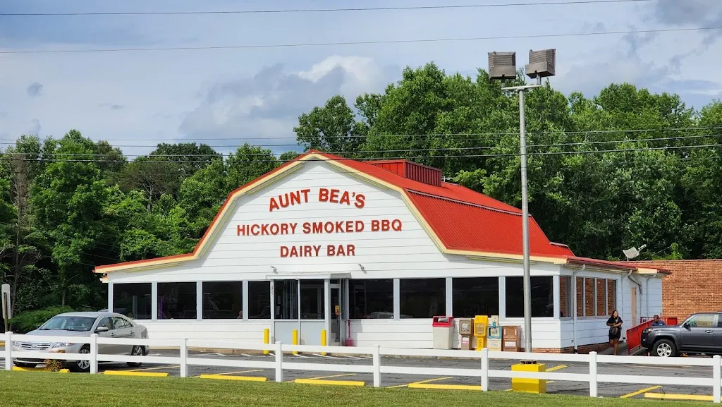 Aunt Bea's Barbeque_Mt Airy, NC_slider_image_1
