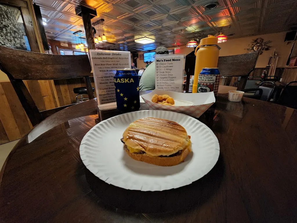 Tom Ringenberg_Mo's Bunker Bar_Amidon, ND_review
