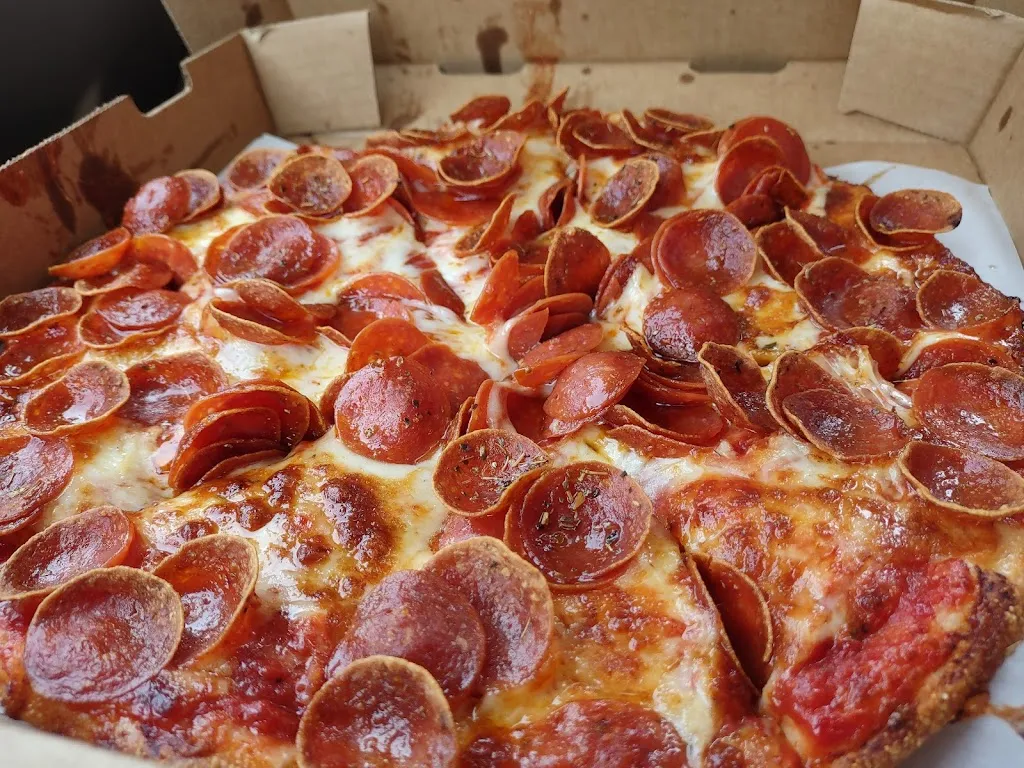 Gionino's Pizza_Bucyrus, OH_slider_image_1