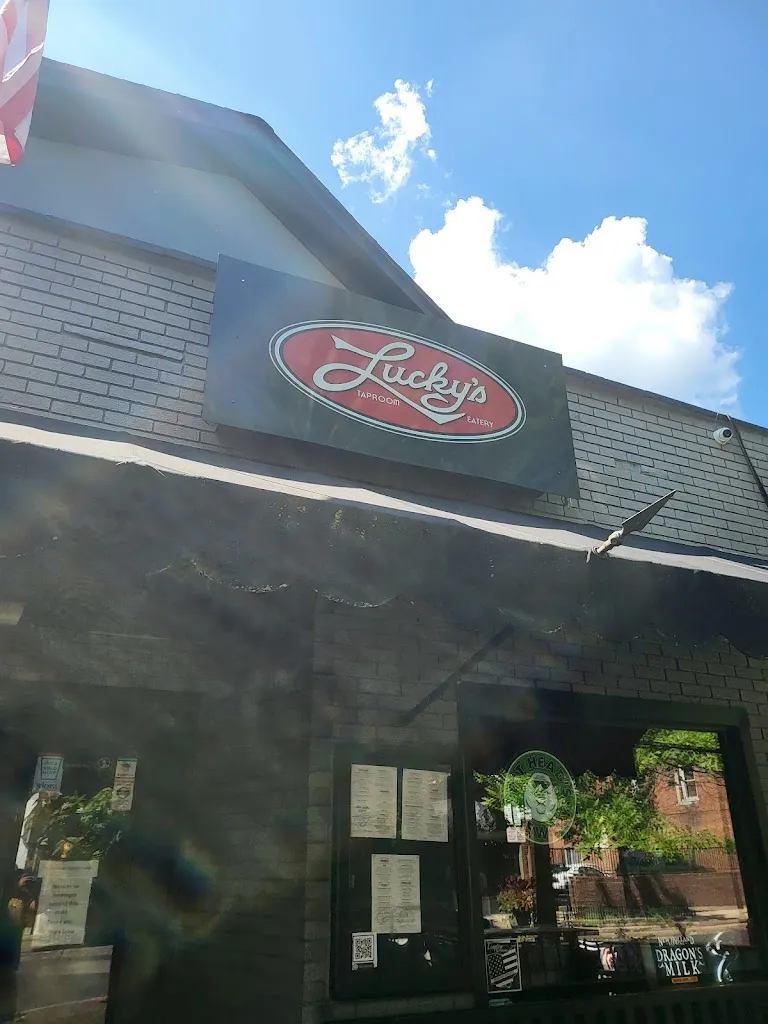 John Howard_Lucky's Taproom & Eatery_Dayton, OH_reseña
