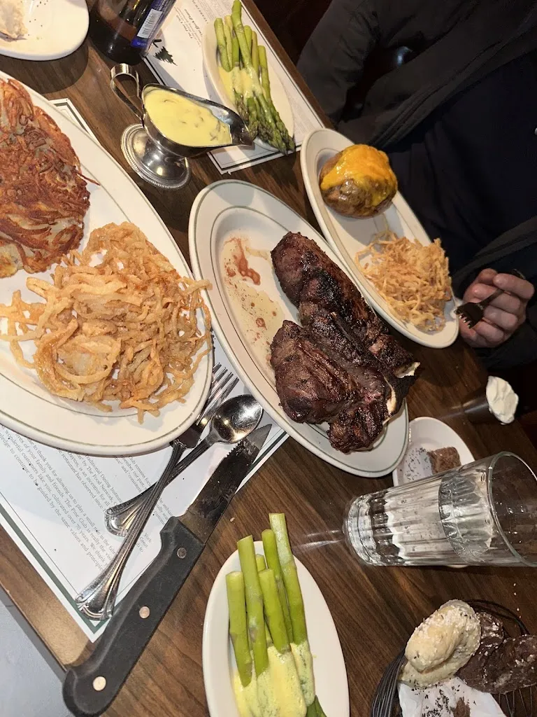 Brittany Jennings_Pine Club_Dayton, OH_reseña