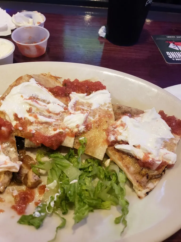 Tommy Whitt_Legends Sports Pub & Grille_Fairborn, OH_review