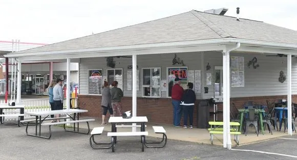 Thatsa Wrapp Shack_North Canton, OH_slider_image_3