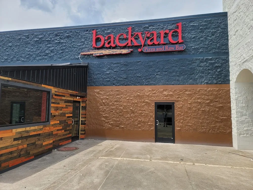Backyard Pizza and Raw Bar of Kentucky restaurant à Ashland, KY